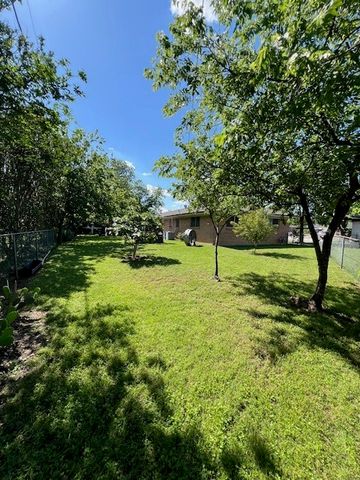 155 Chateau Drive, Fort Worth, TX 76134
