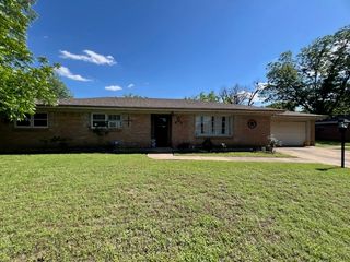 155 Chateau Drive, Fort Worth, TX 76134