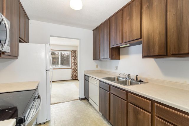 4482 Victoria Street N, Shoreview, MN 55126