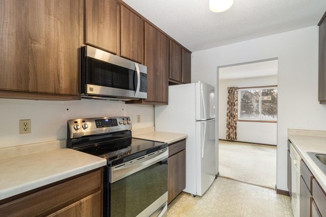 4482 Victoria Street N, Shoreview, MN 55126