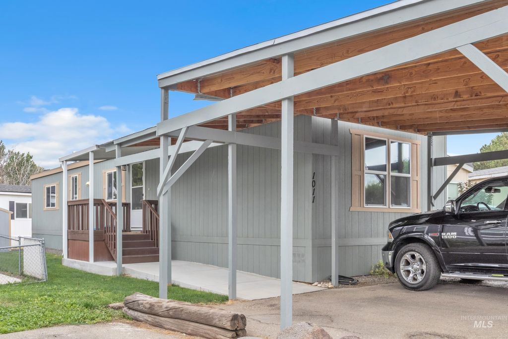 1011 N Fawn Lane, Boise, ID 83704