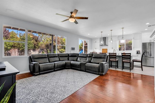 1946 Leaning Oak Ct, Fairfield, CA 94534