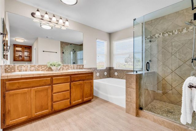 1946 Leaning Oak Ct, Fairfield, CA 94534