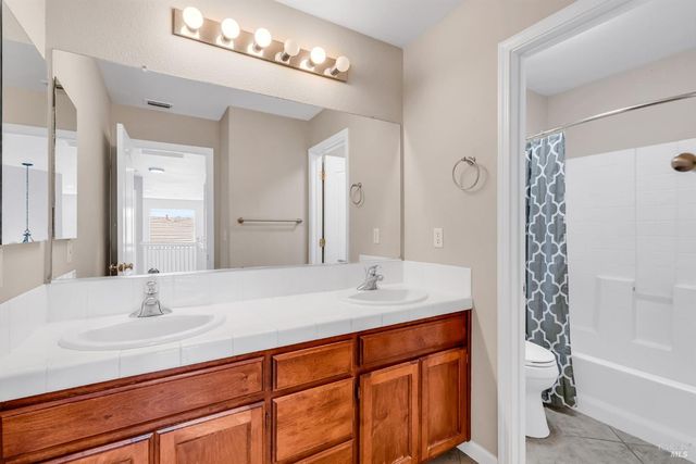 1946 Leaning Oak Ct, Fairfield, CA 94534