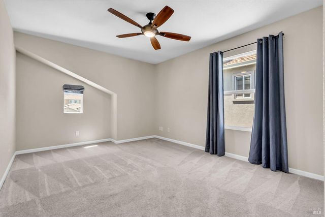 1946 Leaning Oak Ct, Fairfield, CA 94534