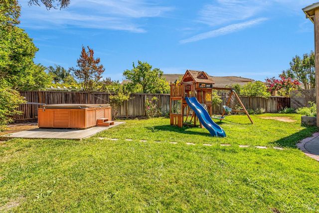 1946 Leaning Oak Ct, Fairfield, CA 94534