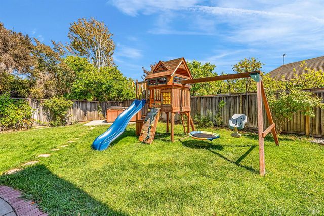 1946 Leaning Oak Ct, Fairfield, CA 94534