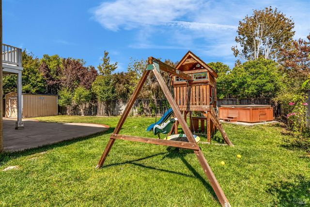 1946 Leaning Oak Ct, Fairfield, CA 94534