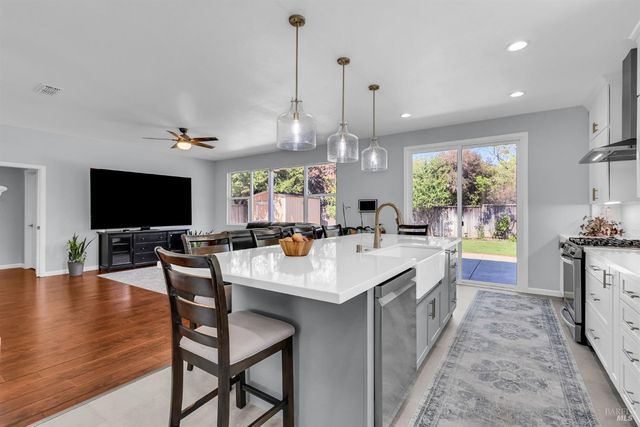 1946 Leaning Oak Ct, Fairfield, CA 94534