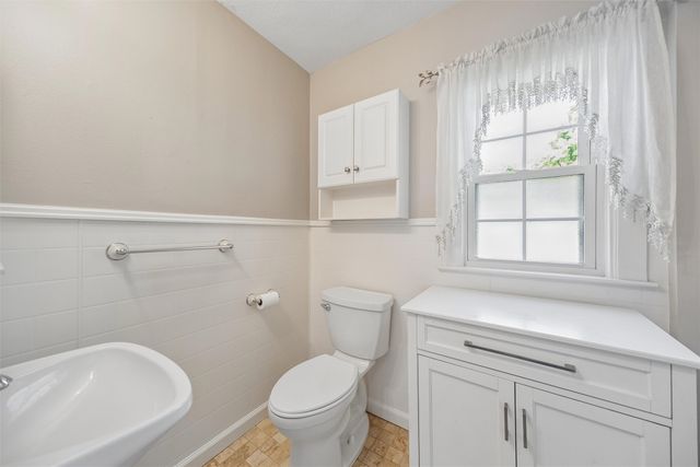1326 Bundy Street, Des Moines, IA 50315