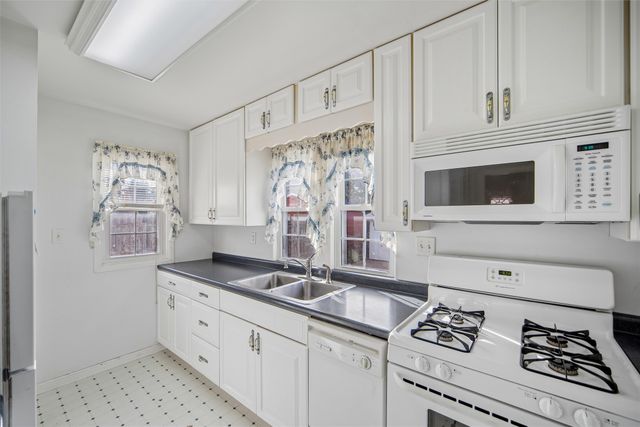 1326 Bundy Street, Des Moines, IA 50315