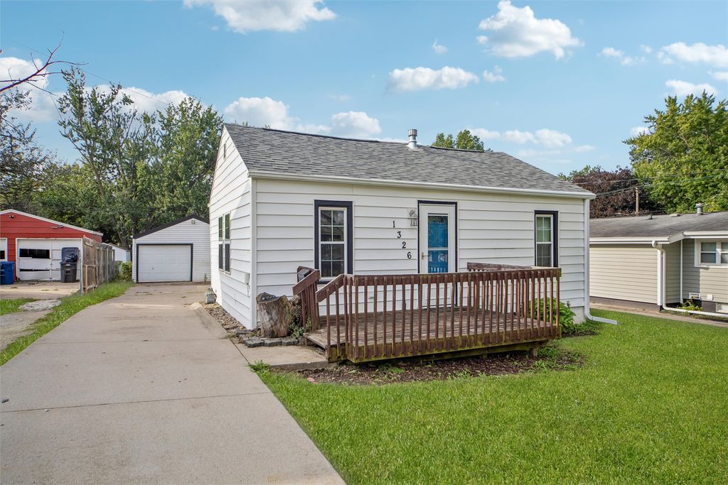 1326 Bundy Street, Des Moines, IA 50315