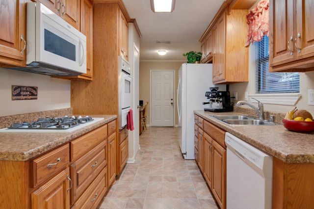 241 Hedgerow Lane, Lewisville, TX 75057