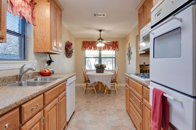 241 Hedgerow Lane, Lewisville, TX 75057