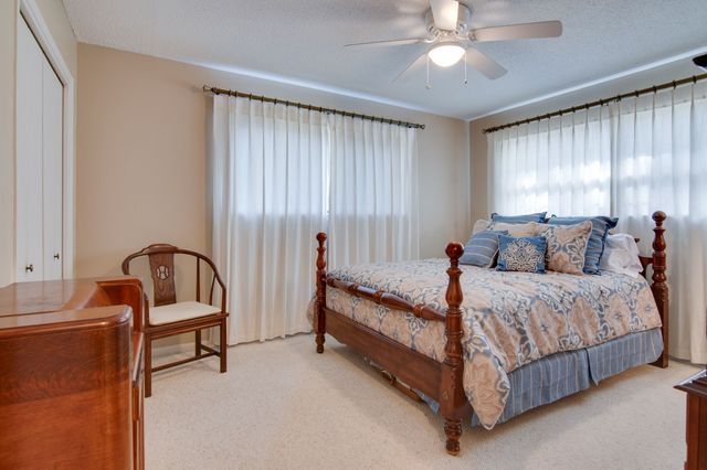 241 Hedgerow Lane, Lewisville, TX 75057