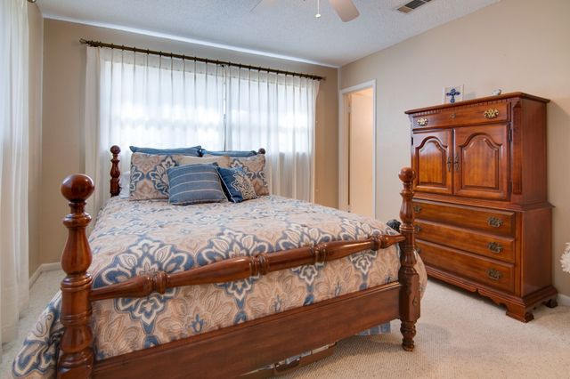 241 Hedgerow Lane, Lewisville, TX 75057