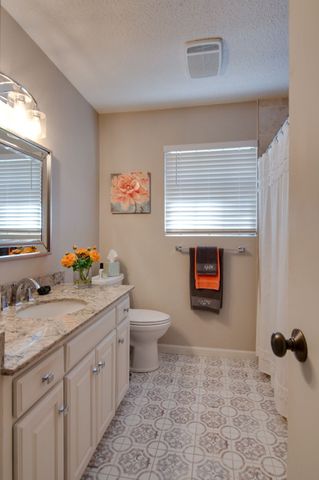 241 Hedgerow Lane, Lewisville, TX 75057