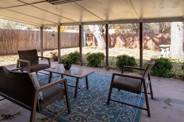 241 Hedgerow Lane, Lewisville, TX 75057