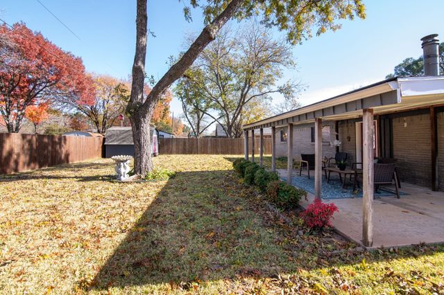 241 Hedgerow Lane, Lewisville, TX 75057