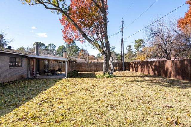 241 Hedgerow Lane, Lewisville, TX 75057