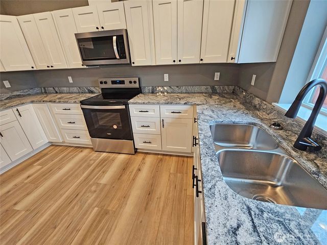 208 S 2nd Street, Oakville, WA 98568