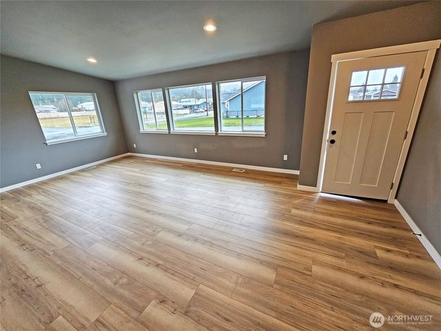 208 S 2nd Street, Oakville, WA 98568