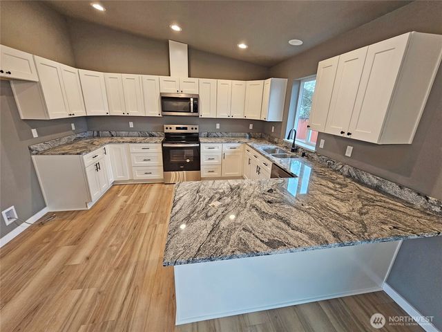 208 S 2nd Street, Oakville, WA 98568