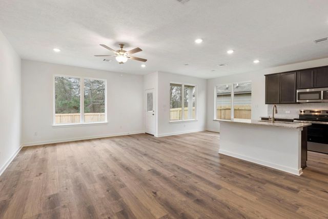 604 Rockbridge Drive, Huntsville, TX 77340