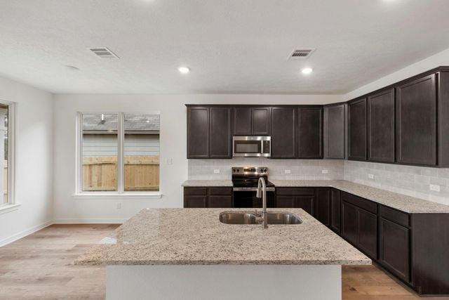 604 Rockbridge Drive, Huntsville, TX 77340