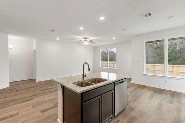 604 Rockbridge Drive, Huntsville, TX 77340