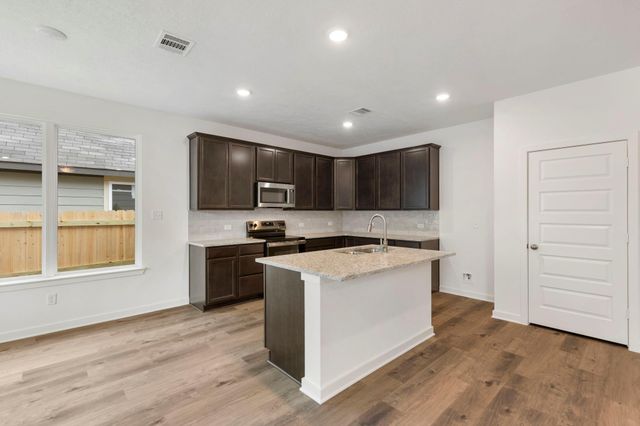 604 Rockbridge Drive, Huntsville, TX 77340