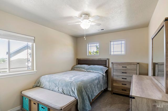 1957 W Placer Creek Ct, Nampa, ID 83686