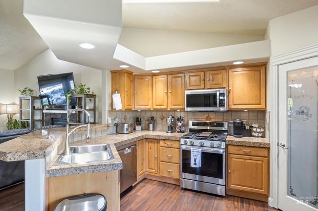 1957 W Placer Creek Ct, Nampa, ID 83686