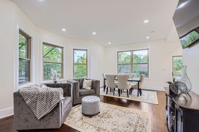 9556 S Winchester Avenue, Chicago, IL 60643