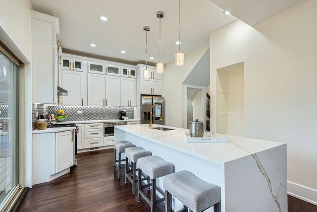 9556 S Winchester Avenue, Chicago, IL 60643