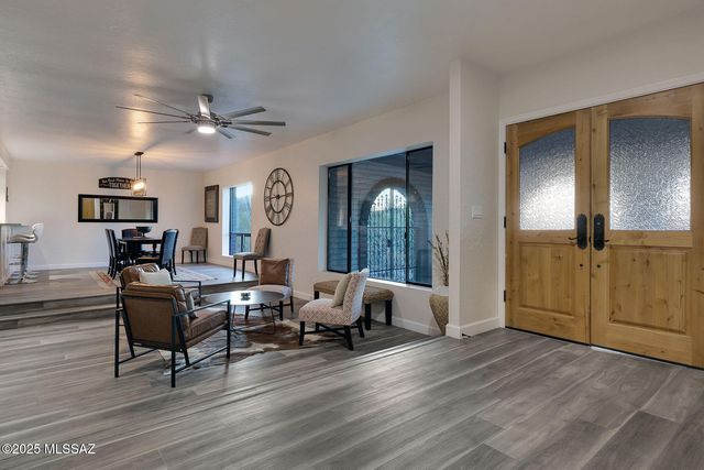 940 N Smoketree Circle, Tucson, AZ 85745