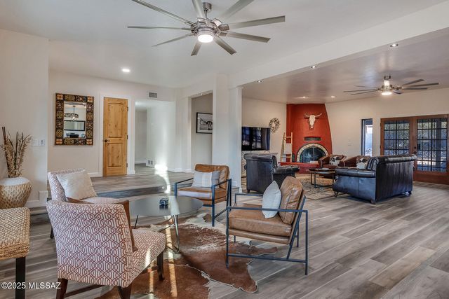 940 N Smoketree Circle, Tucson, AZ 85745