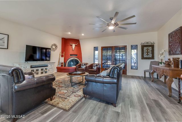 940 N Smoketree Circle, Tucson, AZ 85745