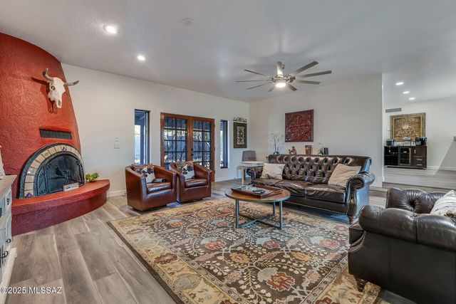 940 N Smoketree Circle, Tucson, AZ 85745