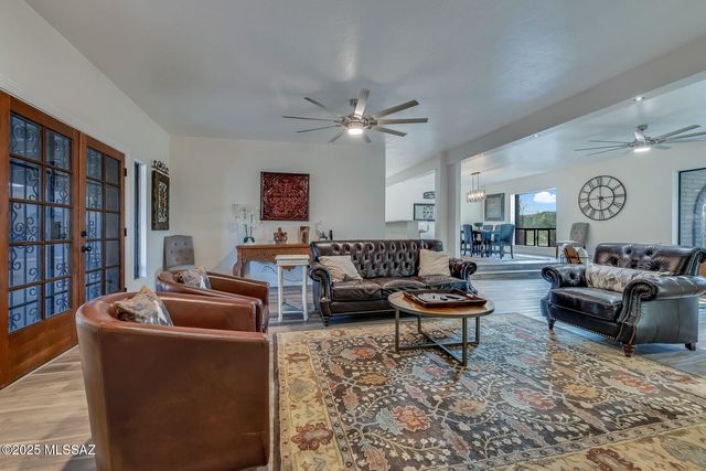 940 N Smoketree Circle, Tucson, AZ 85745