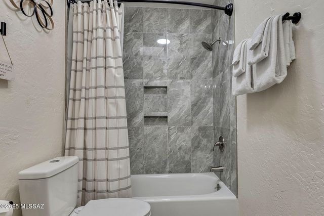 940 N Smoketree Circle, Tucson, AZ 85745