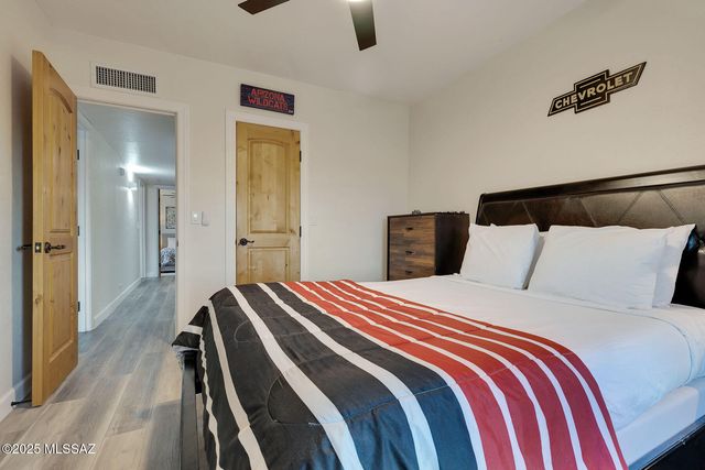 940 N Smoketree Circle, Tucson, AZ 85745