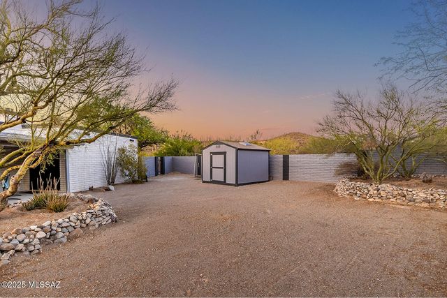 940 N Smoketree Circle, Tucson, AZ 85745