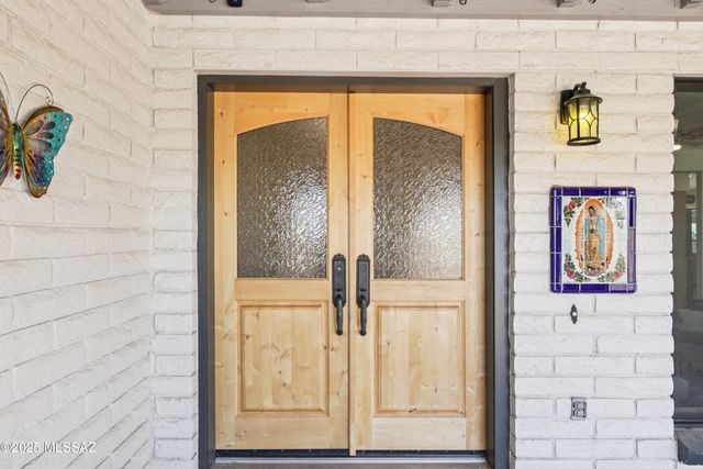 940 N Smoketree Circle, Tucson, AZ 85745