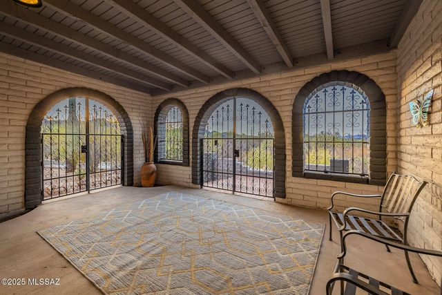 940 N Smoketree Circle, Tucson, AZ 85745