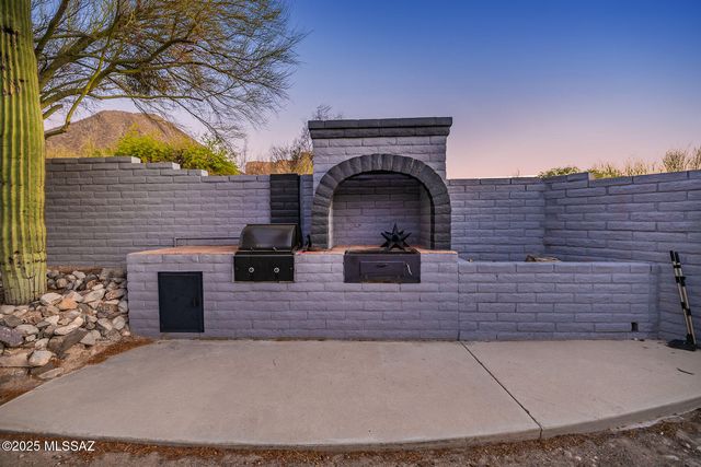 940 N Smoketree Circle, Tucson, AZ 85745