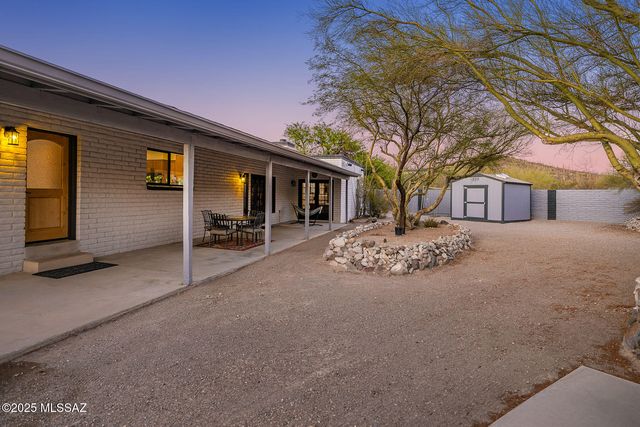 940 N Smoketree Circle, Tucson, AZ 85745