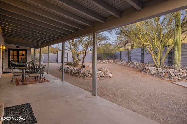 940 N Smoketree Circle, Tucson, AZ 85745