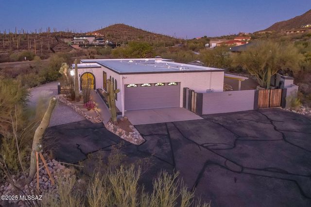 940 N Smoketree Circle, Tucson, AZ 85745