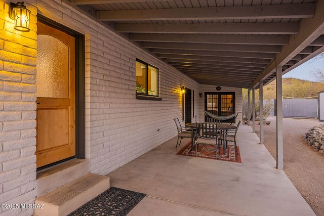 940 N Smoketree Circle, Tucson, AZ 85745